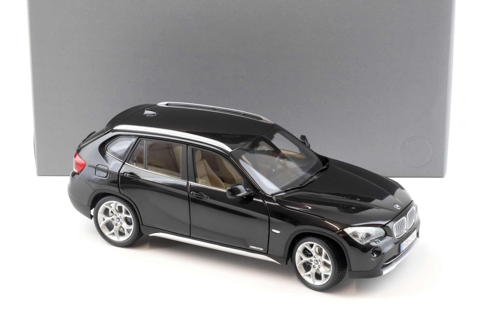 1:18 Kyosho BMW X1 Xdrive28i E84 Sapphire black metallic DEALER VERSION