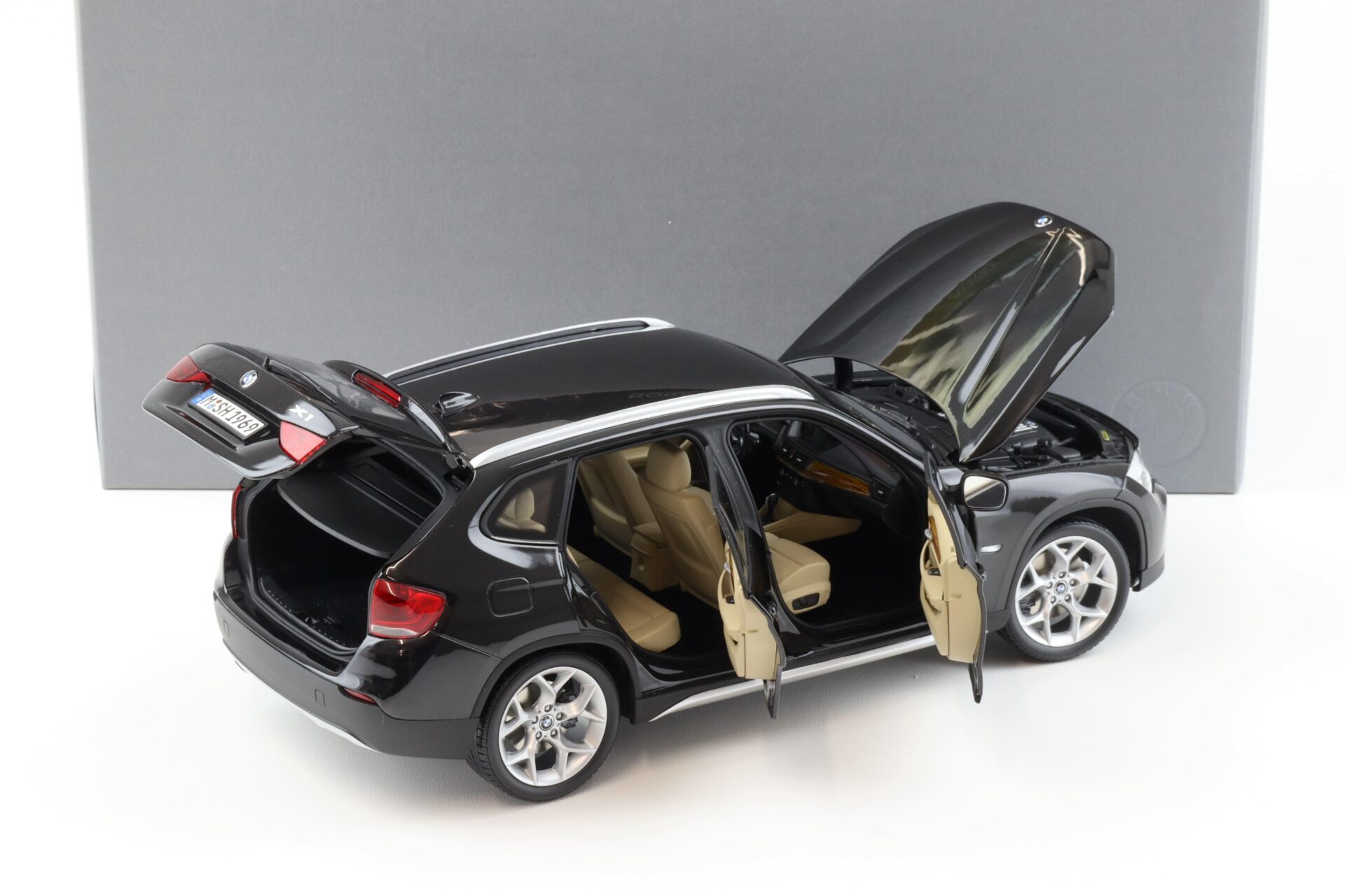 1:18 Kyosho BMW X1 Xdrive28i E84 Sapphire black metallic DEALER VERSION