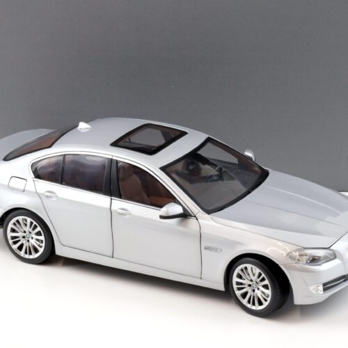 1:18 Norev BMW 550i 5 Series F10 Limousine Titan silver metallic DEALER VERSION