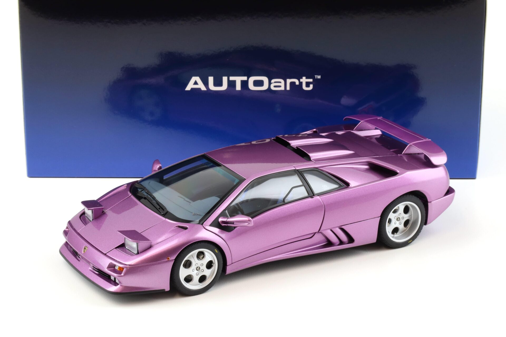 1:18 AUTOart Lamborghini Diablo SE30 JOTA 1995 viola SE30/ metallic purple 79142