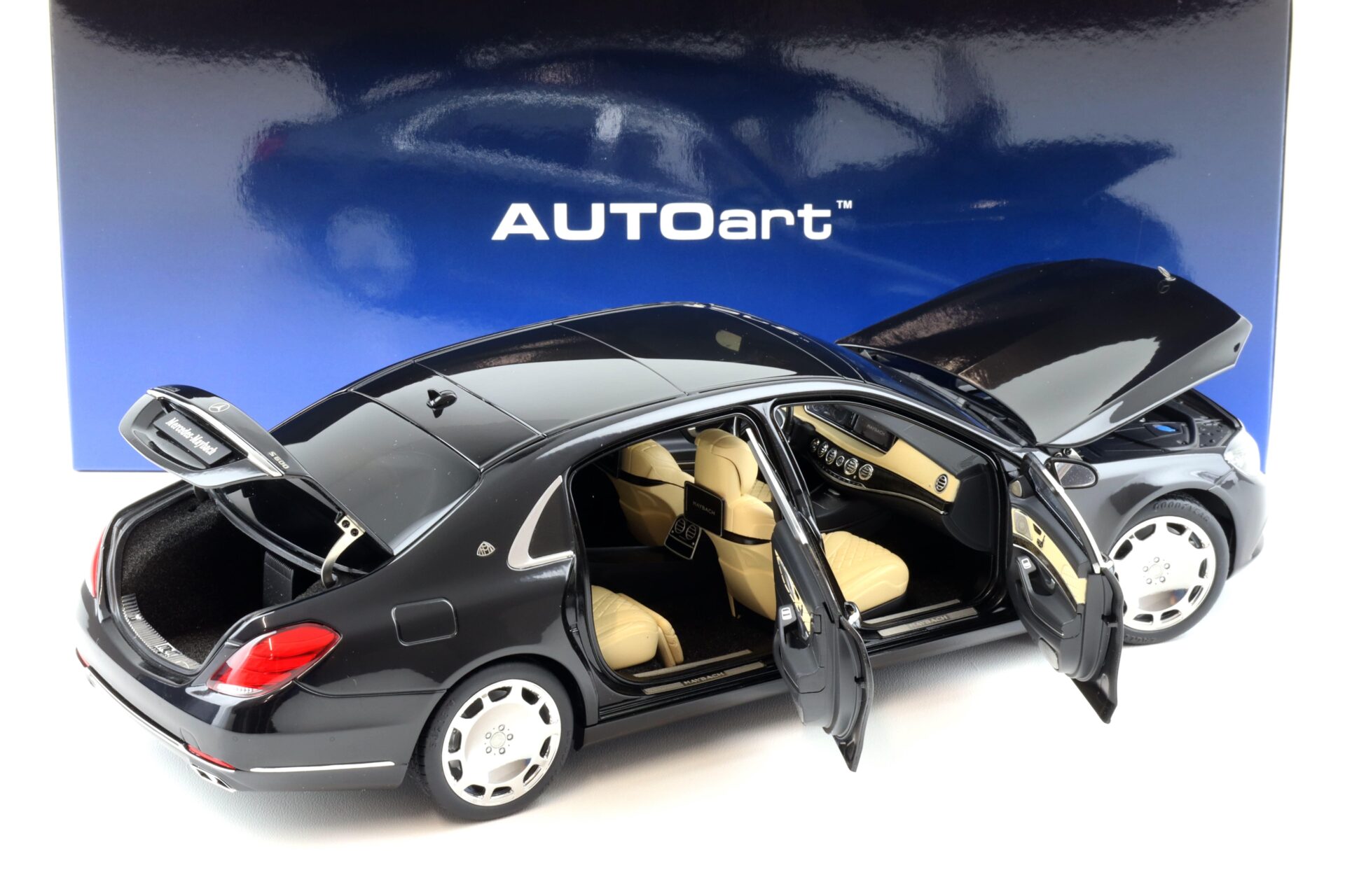 1:18 AUTOart Mercedes - Maybach S-Klasse S600 Limousine black 76293