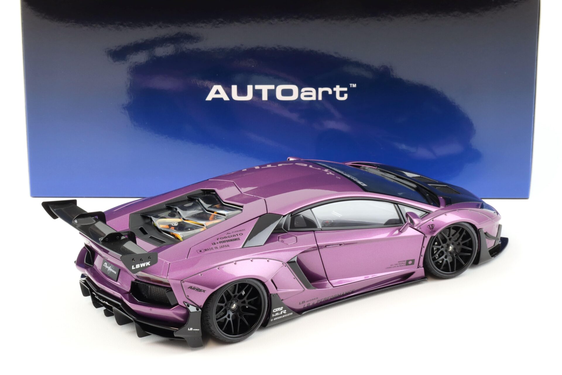 1:18 AUTOart Liberty Walk LB-WORKS Lamborghini Aventador viola SE30/ carbon bonnet 79242