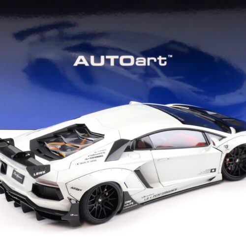 1:18 AUTOart Liberty Walk LB-WORKS Lamborghini Aventador metallic white/ carbon bonnet 79241