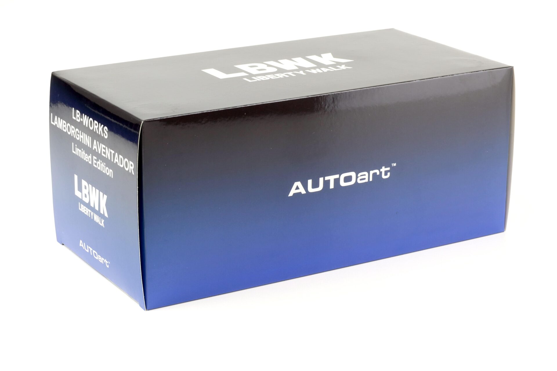 1:18 AUTOart Liberty Walk LB-WORKS Lamborghini Aventador metallic white/ carbon bonnet 79241