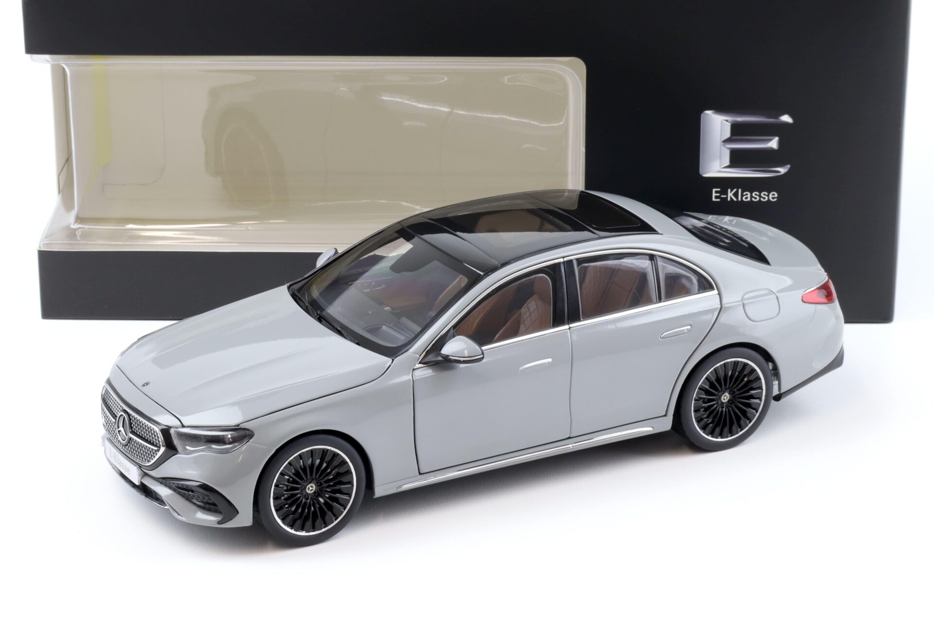 ID 92239 orig.jpg 1:18 iScale Mercedes E-Klasse Limousine W214 AMG Line alpine grey solid DEALER VERSION