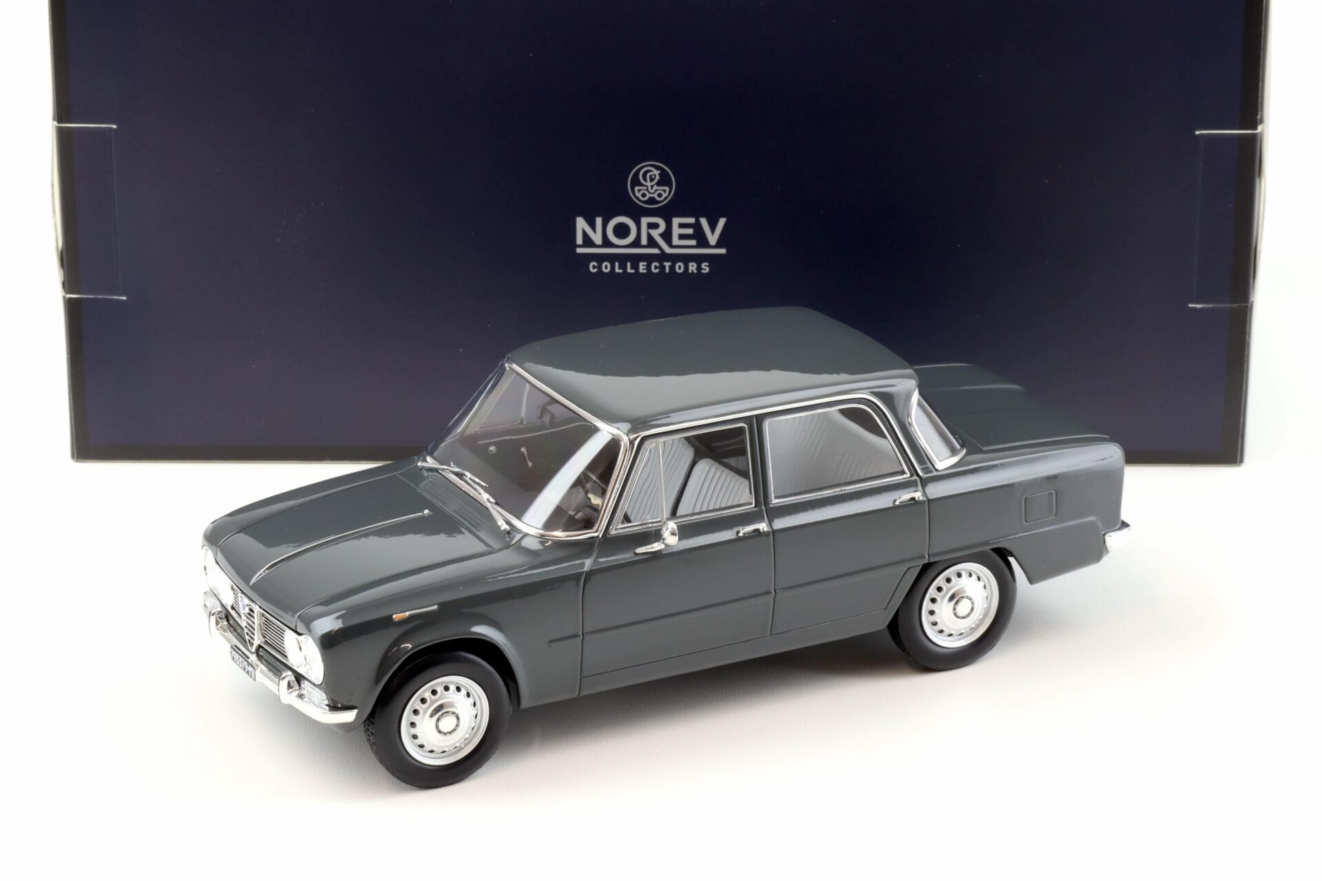 1:18 Norev Alfa Romeo Giulia TI Sedan 1964 Grigio Graphite grey - Limited 200 pcs.
