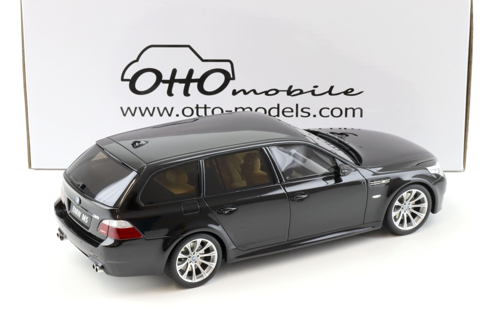 1:18 OTTO mobile OT1020 BMW M5 (E61) Touring black 2004