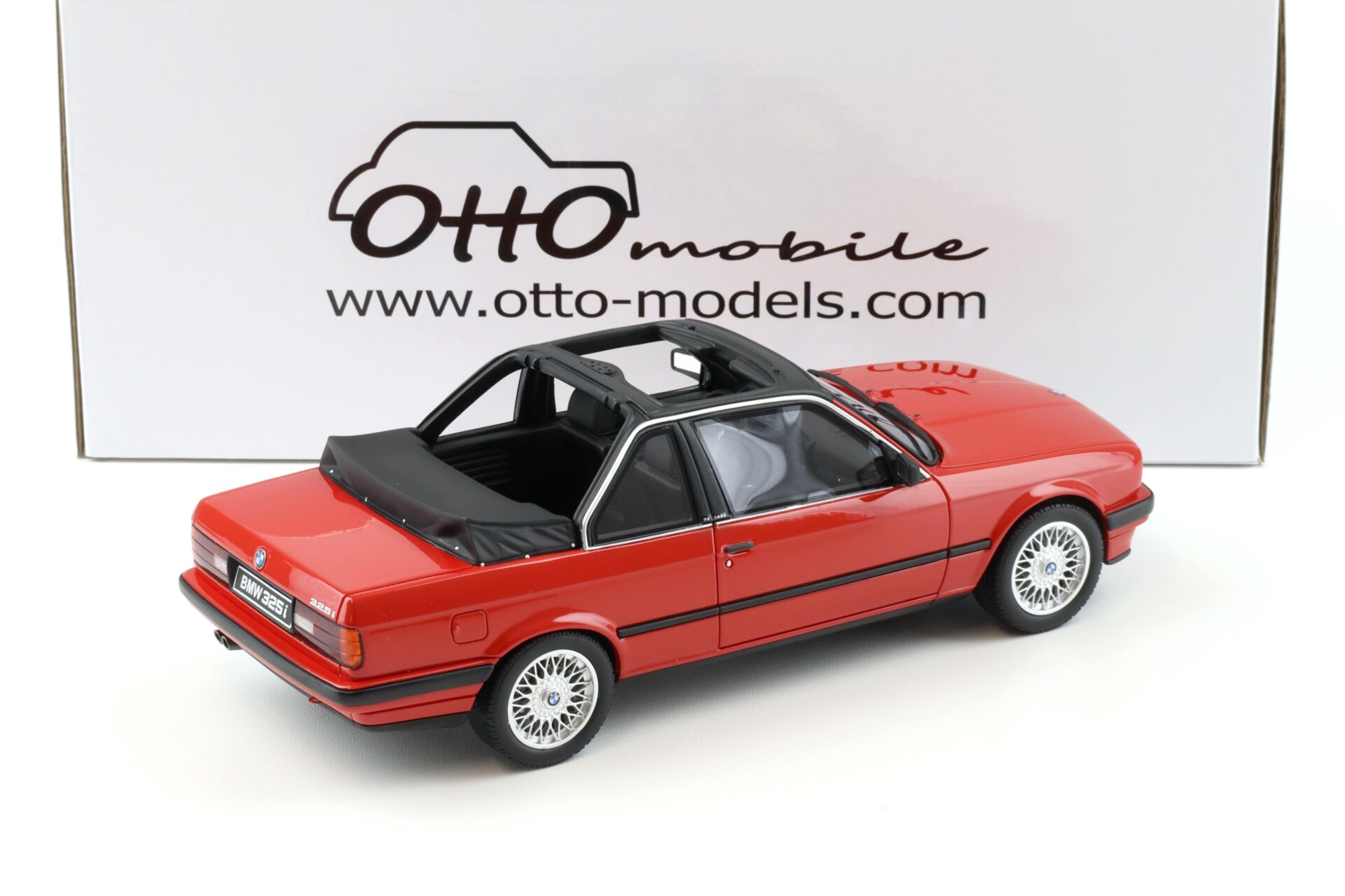 1:18 OTTO mobile OT767 BMW 325i E30 TC2 BAUR Cabrio 1988 red
