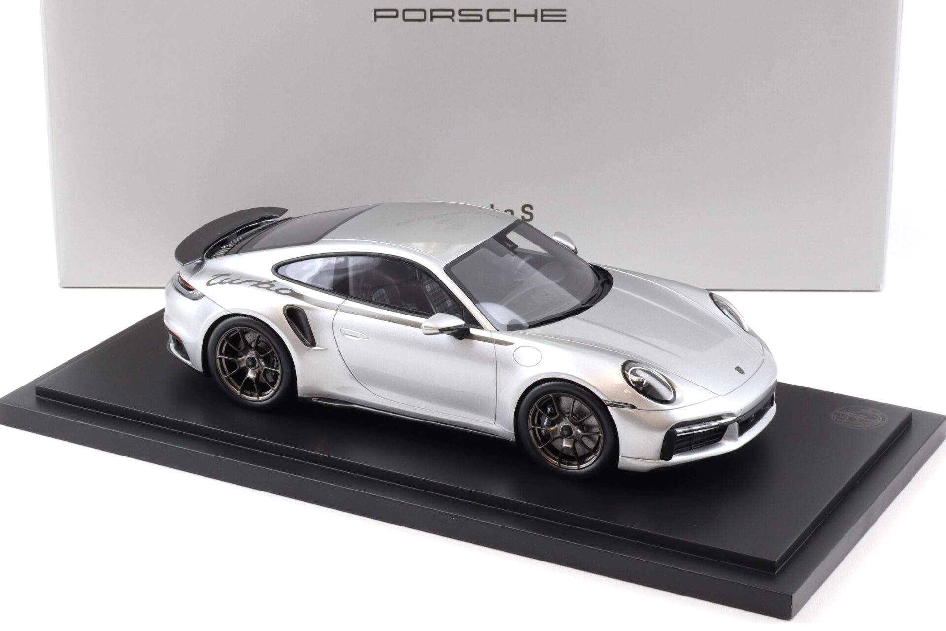 1:18 Spark Porsche 911 (992) Turbo S Coupe 50 Jahre Turbo silver WAP DEALER