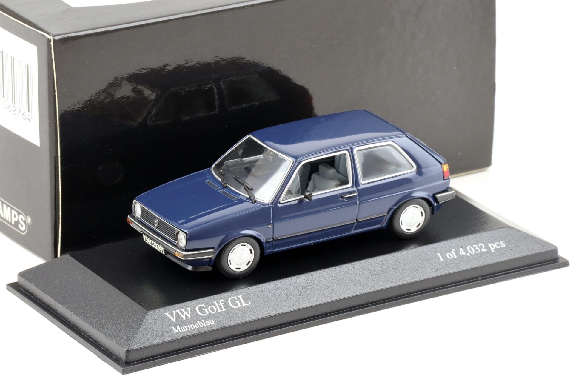 ID 92617 orig 1.jpg 1:43 Minichamps VW Golf 2 GL Marine blue 1985