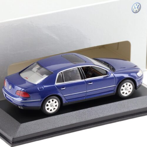 1:43 Minichamps VW Phaeton Limousine blue metallic DEALER VERSION