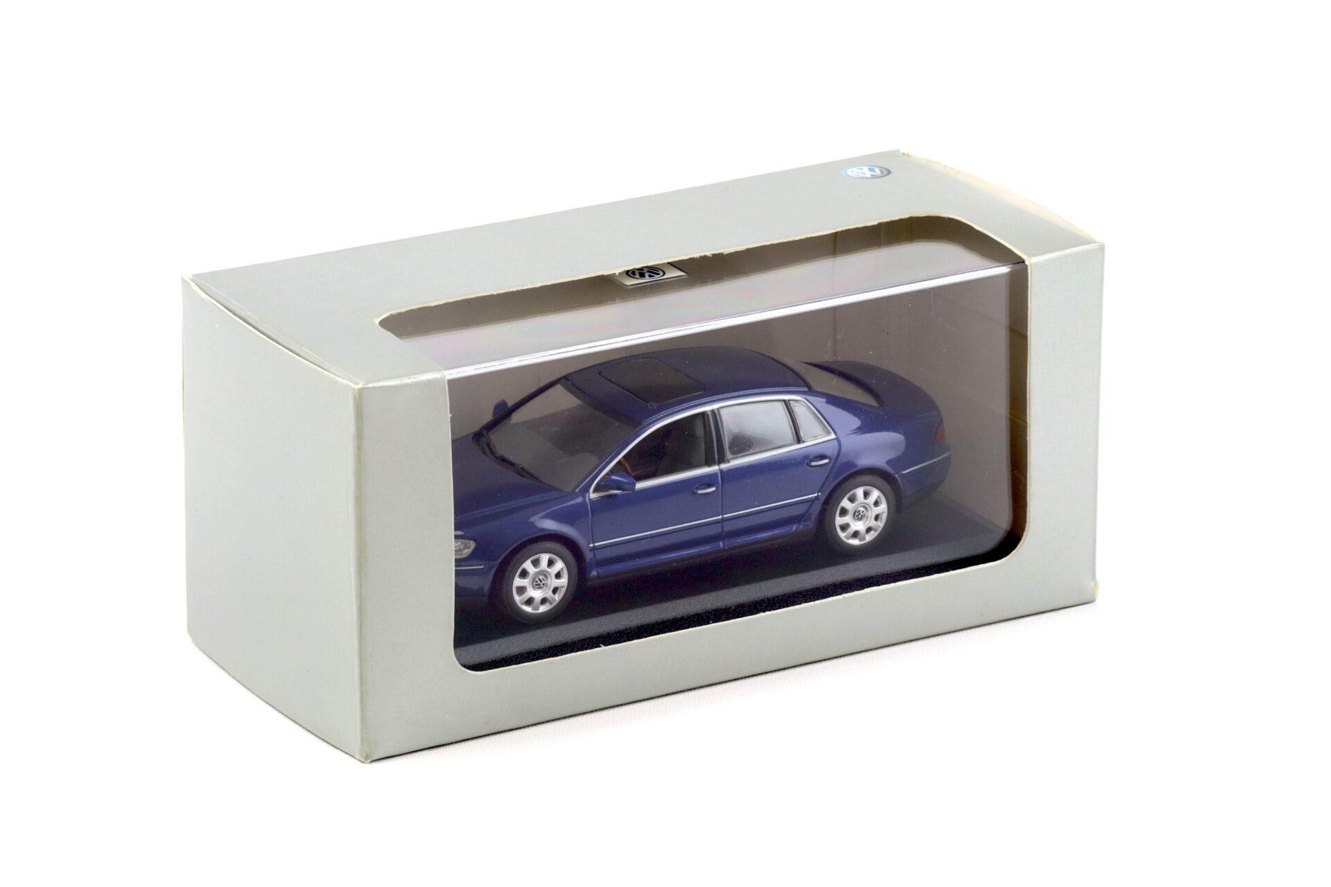 1:43 Minichamps VW Phaeton Limousine blue metallic DEALER VERSION