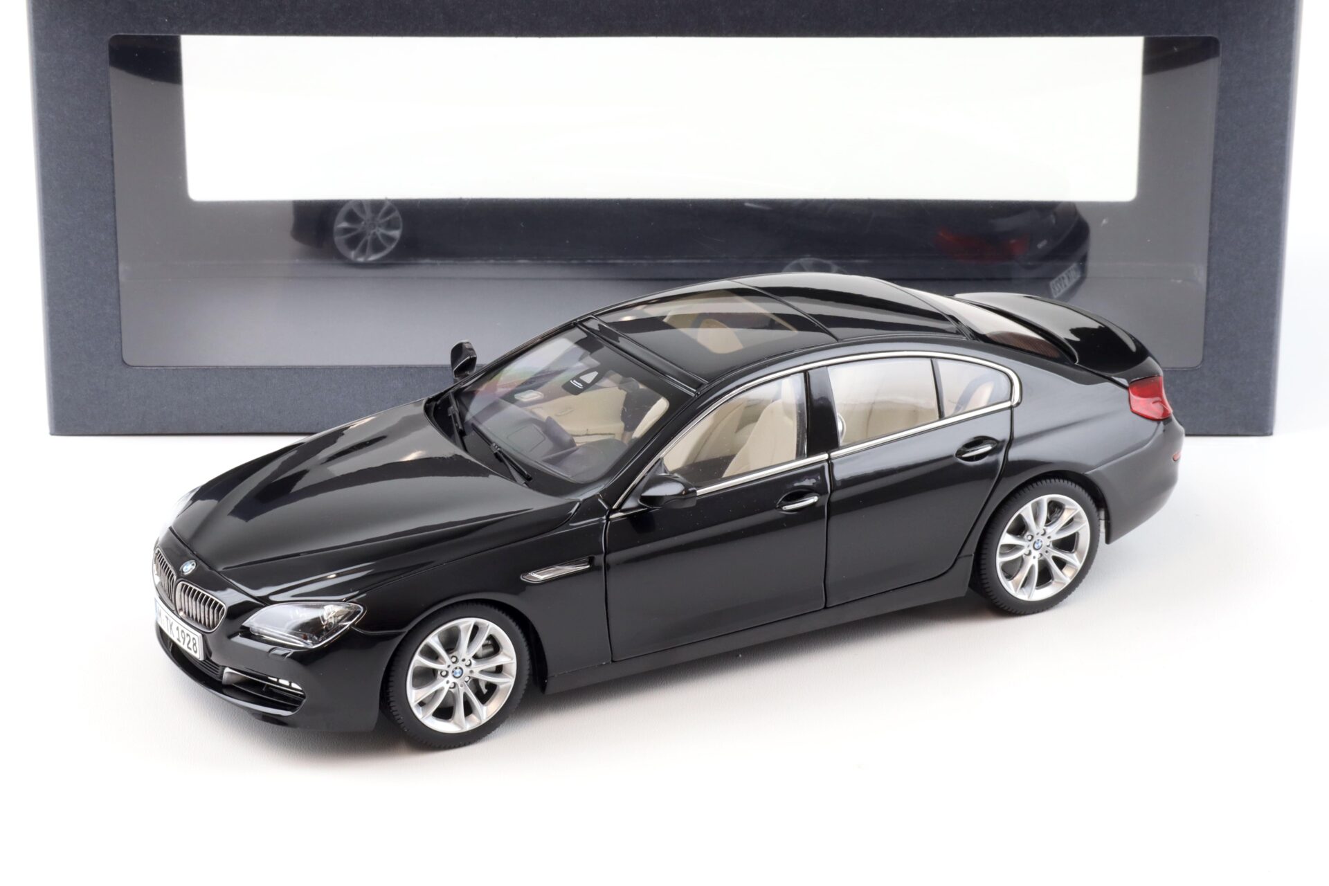 1:18 Paragon 2013 BMW 6 Series 650i F06 Gran Coupe black Sapphire DEALER VERSION
