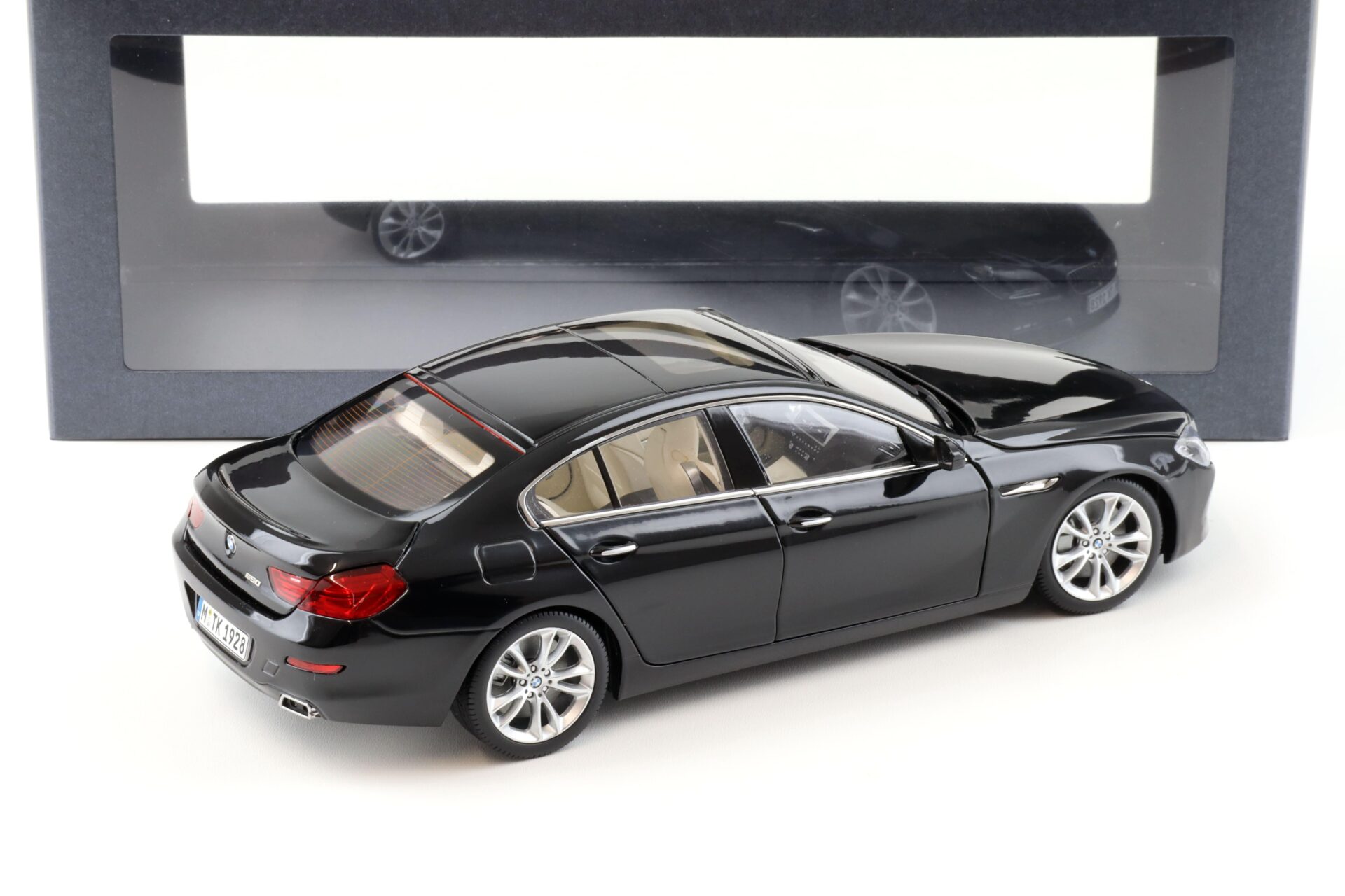 1:18 Paragon 2013 BMW 6 Series 650i F06 Gran Coupe black Sapphire DEALER VERSION