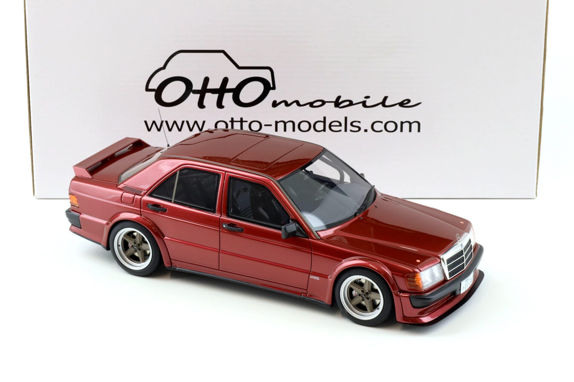 1:18 OTTO mobile OT1083 RAUH WELT Mercedes 190E 2.5-16 Almandine red 2016