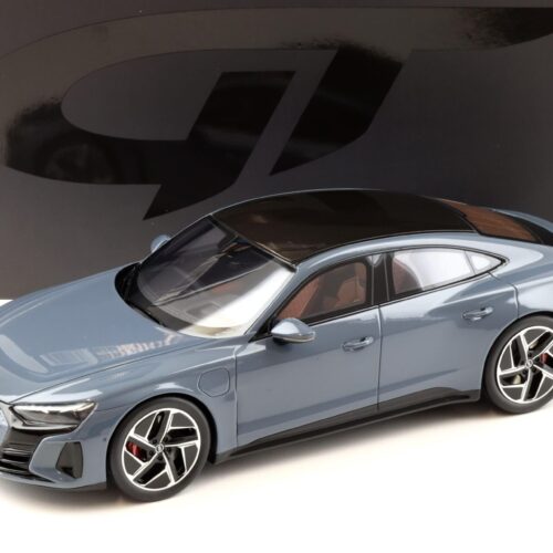 1:18 GT Spirit GT393 Audi E-Tron GT 2021 Kemora grey/ Carbon roof