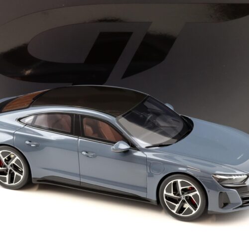1:18 GT Spirit GT393 Audi E-Tron GT 2021 Kemora grey/ Carbon roof