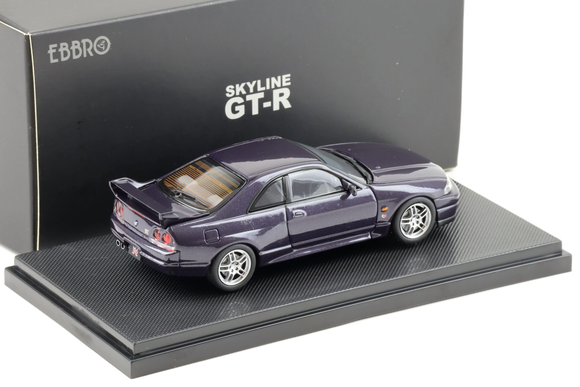 1:43 Ebbro Nissan Skyline GT-R (R33) Vspec 1995 purple