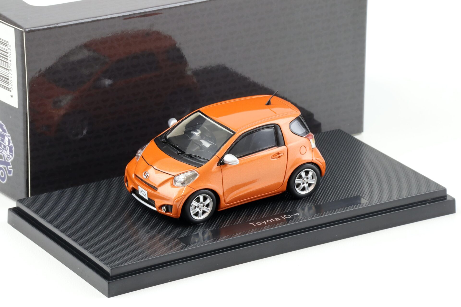 ID 94314 orig.jpg 1:43 Ebbro Toyota IQ orange 2009