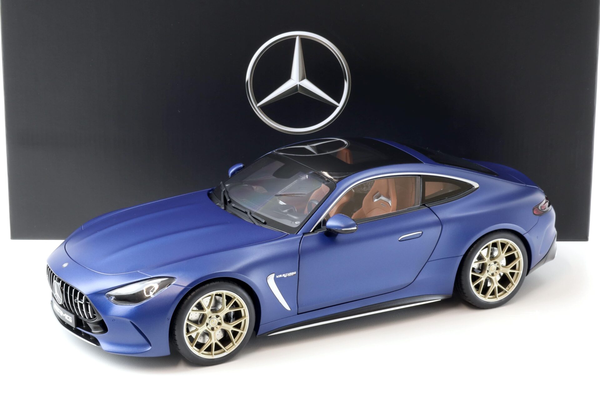 ID 94530 orig 1.jpg 1:12 NZG Mercedes AMG GT 63 4Matic C192 Spektral-blue MAGNO DEALER VERSION