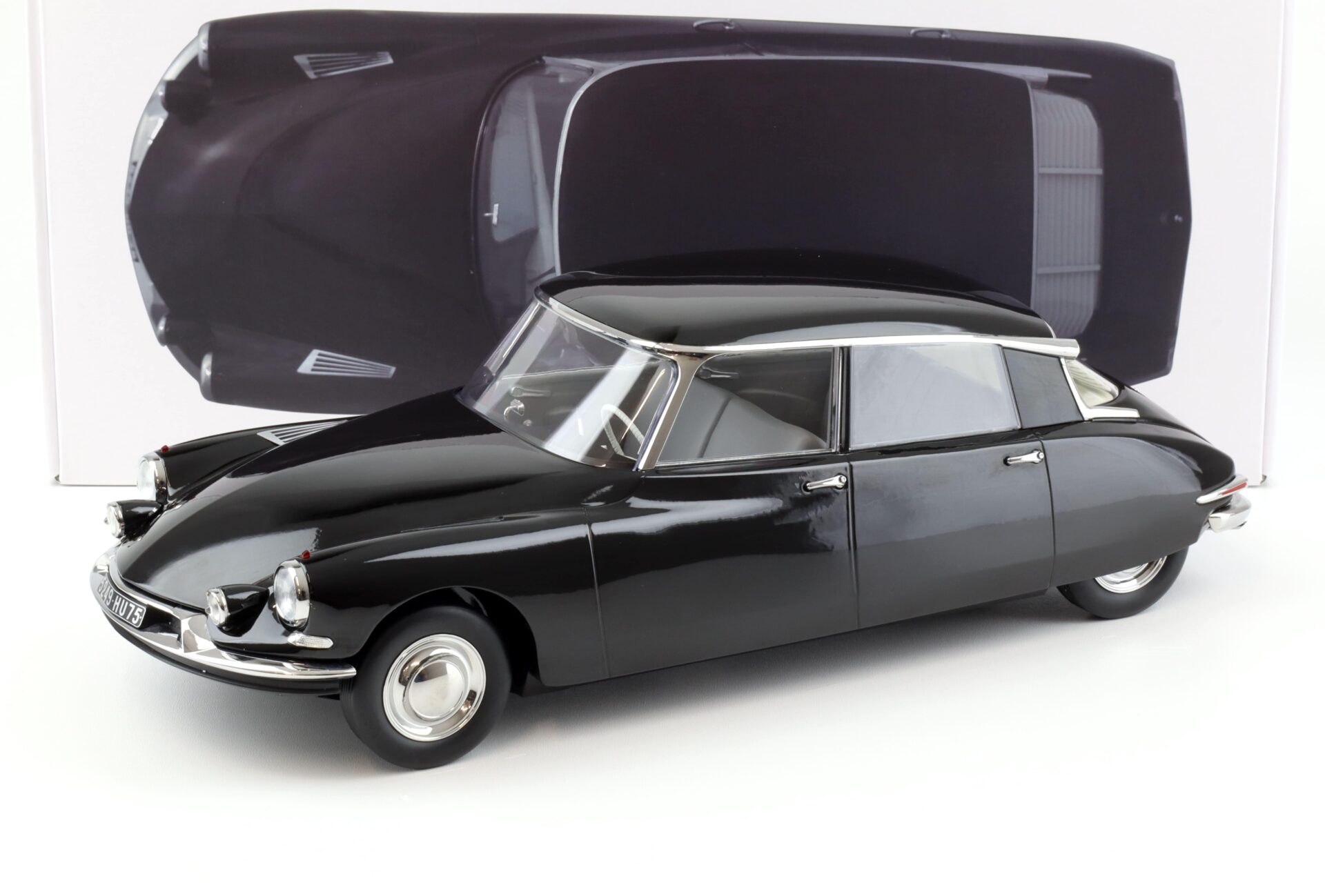 ID 94539 orig 1.jpg 1:12 Norev Citroen DS 19 Black De Gaulle 1962 - Limited 250 pcs.