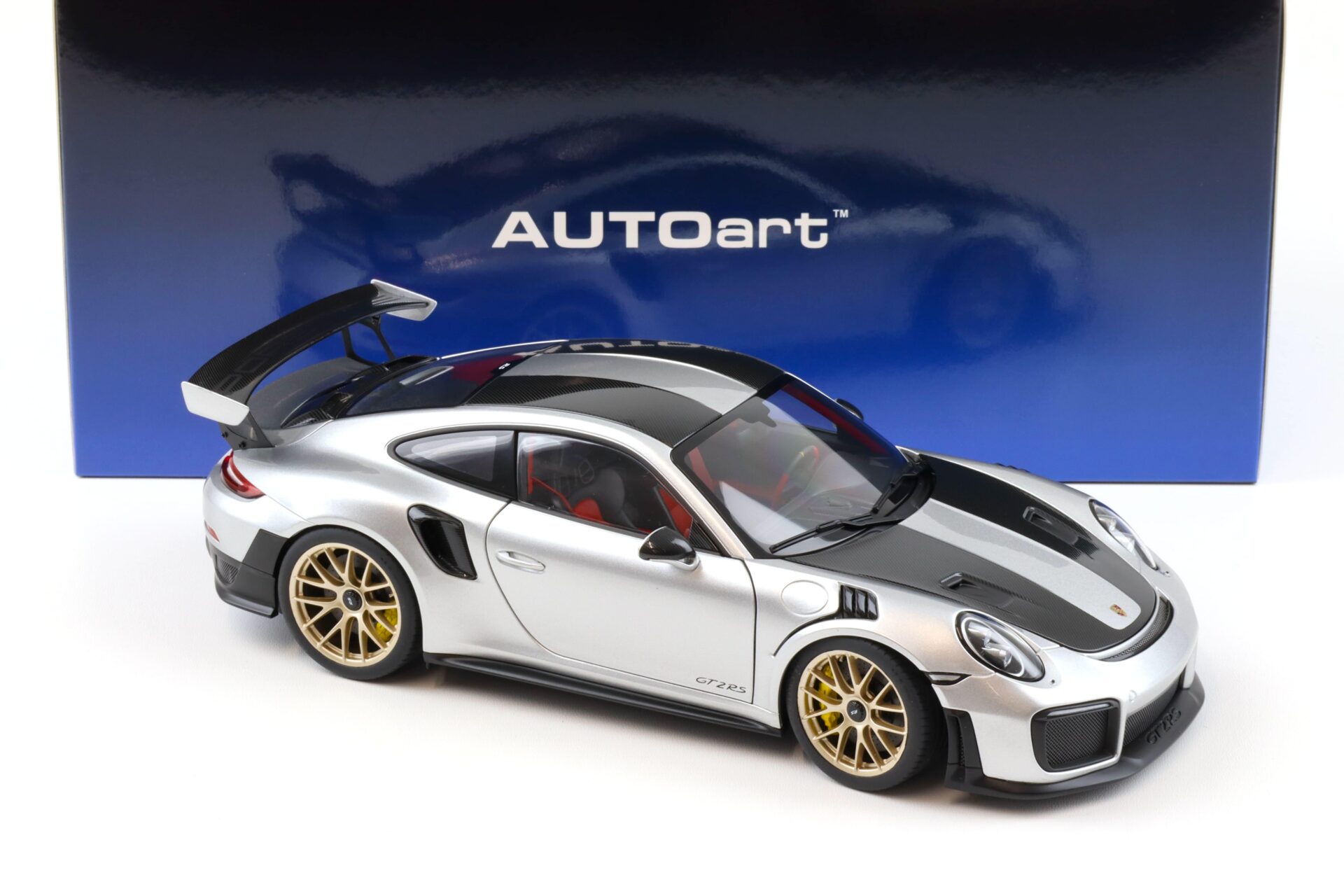 1:18 AUTOart Porsche 911 (991.2) GT2 RS 2017 Weissach Package GT silver 78174