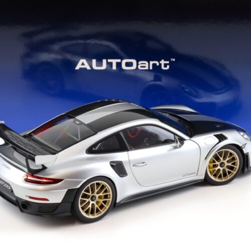1:18 AUTOart Porsche 911 (991.2) GT2 RS 2017 Weissach Package GT silver 78174