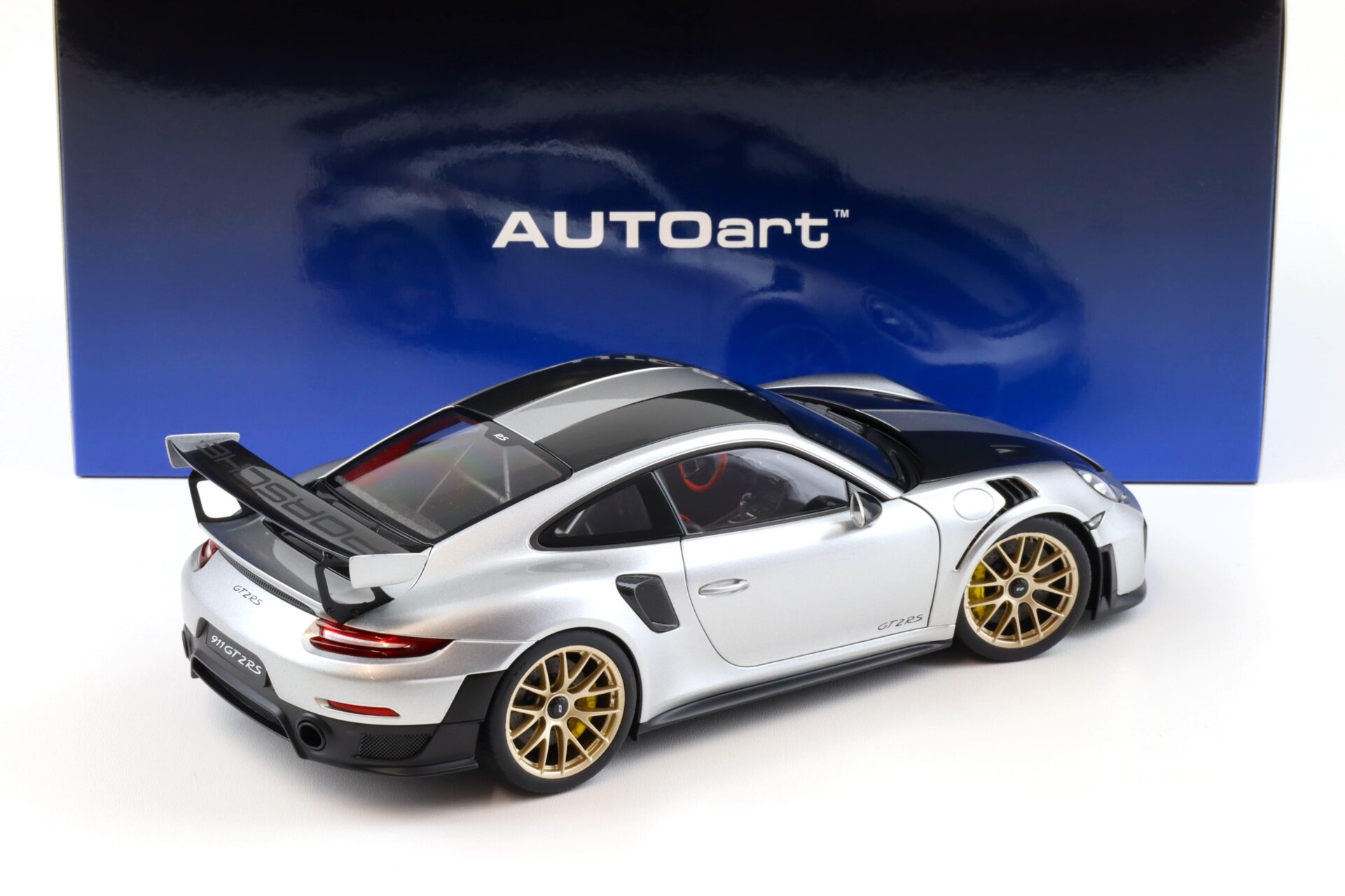 1:18 AUTOart Porsche 911 (991.2) GT2 RS 2017 Weissach Package GT silver 78174