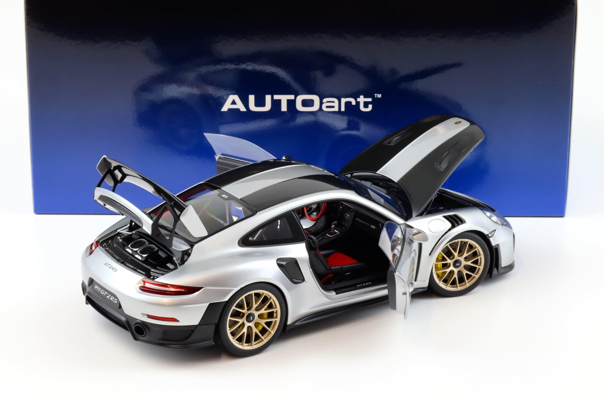 1:18 AUTOart Porsche 911 (991.2) GT2 RS 2017 Weissach Package GT silver 78174