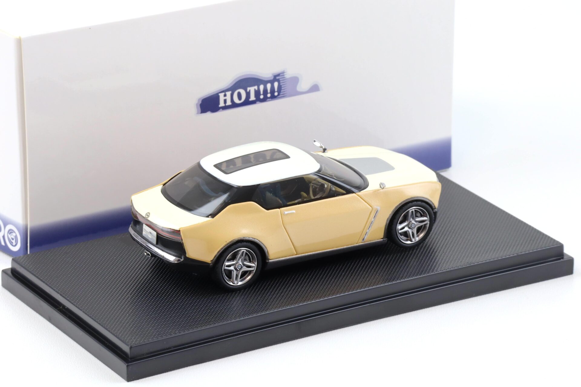 1:43 Ebbro Nissan IDx FREEFLOW beige/ white