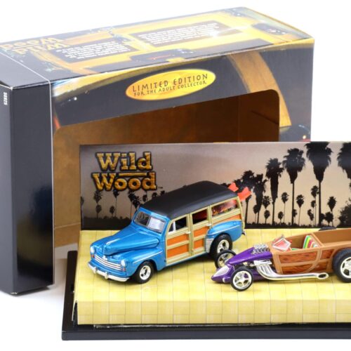 1:64 Hot Wheels 2002 Wild Wood 2-Car Set Diorama blue/ purple 56925