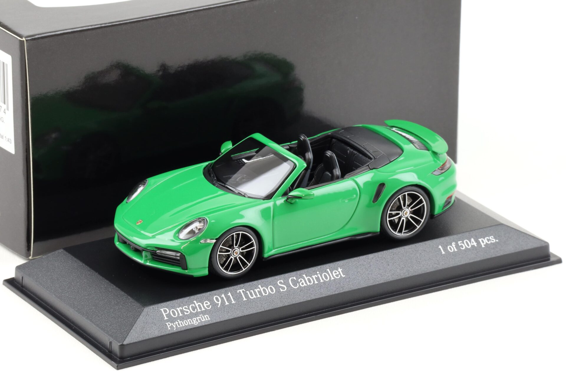 1:43 Minichamps Porsche 911 992 Turbo S Cabriolet 2020 Python green
