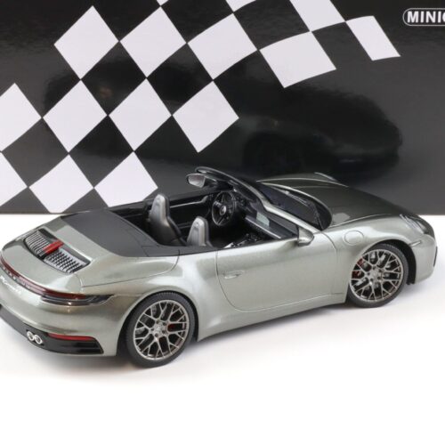 1:18 Minichamps Porsche 911 (992) Carrera 4S Cabriolet 2019 gray/ green metallic - Image 3