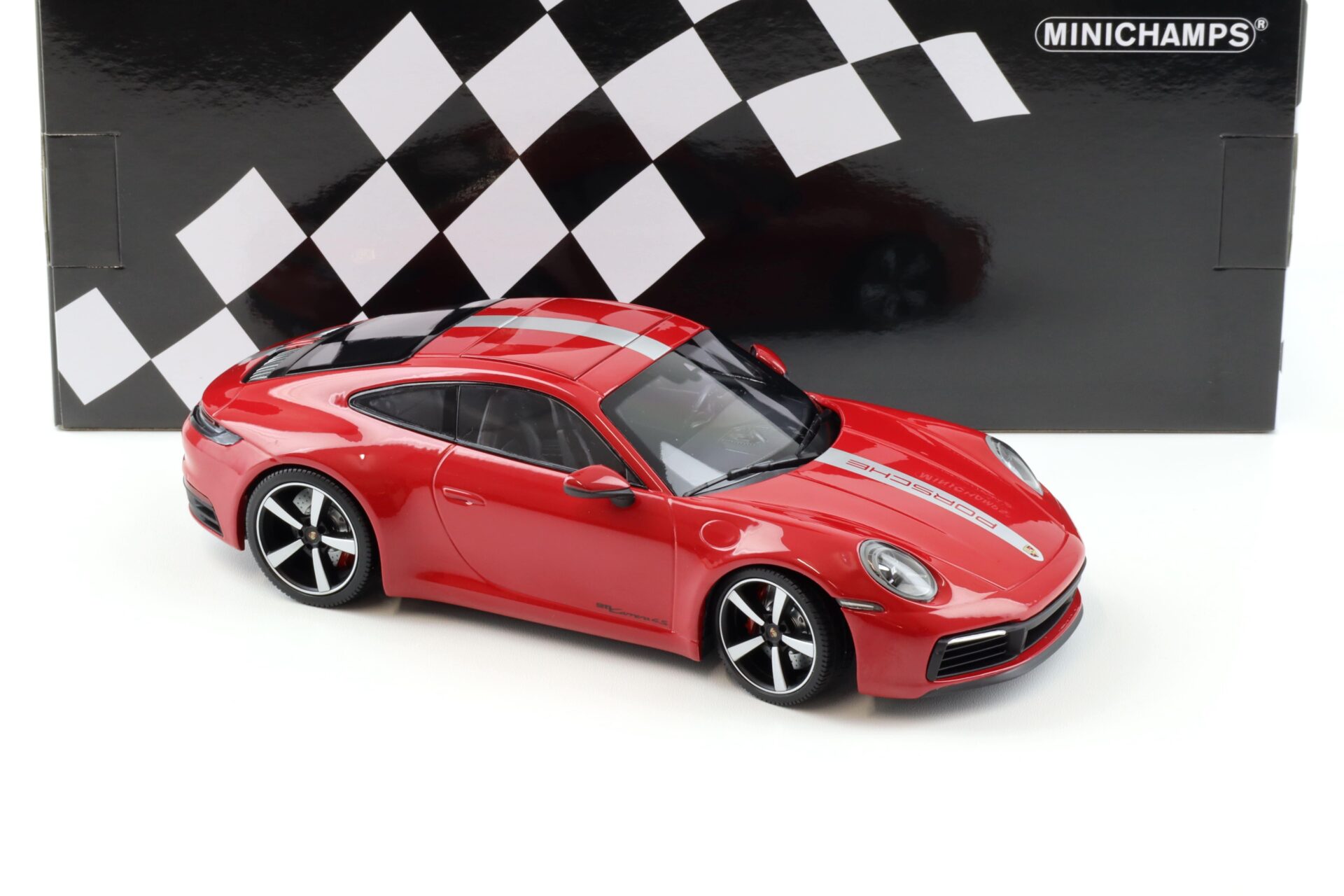 1:18 Minichamps Porsche 911 (992) Carrera 4S Coupe 2019 Karmin red