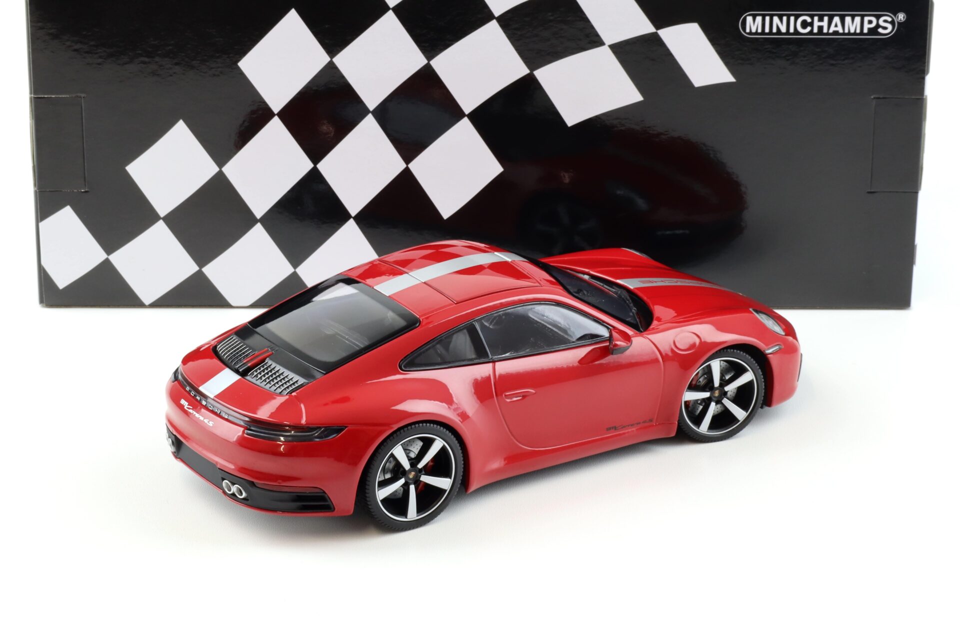 1:18 Minichamps Porsche 911 (992) Carrera 4S Coupe 2019 Karmin red
