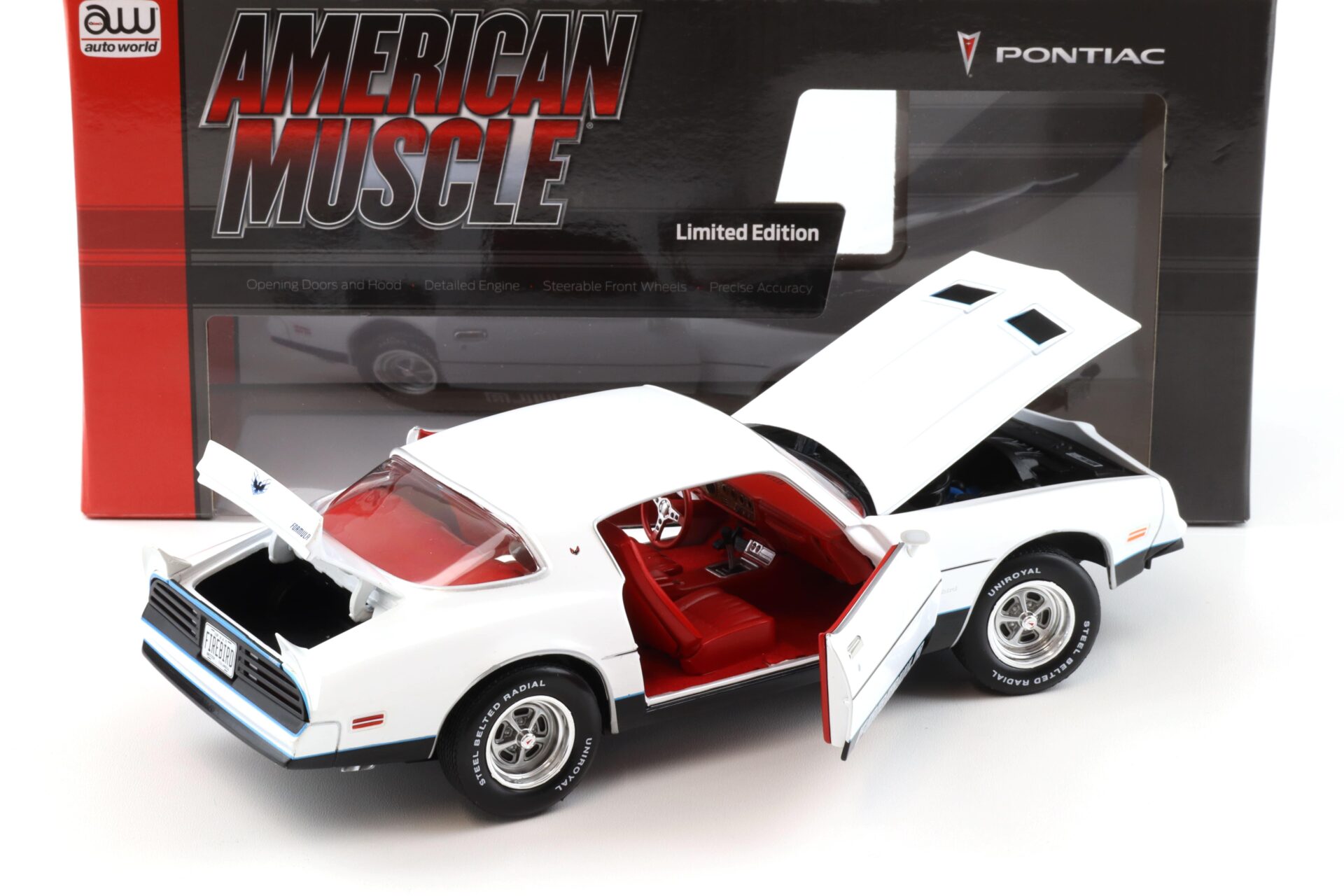 1:18 Auto World 1977 Pontiac Firebird Formula cameo white