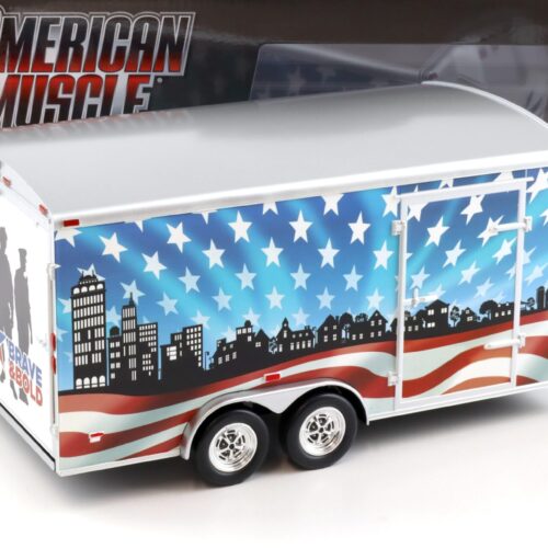 1:18 Auto World Four Wheel Enclosed Trailer Anhänger Bold & Brave USA red/white/blue