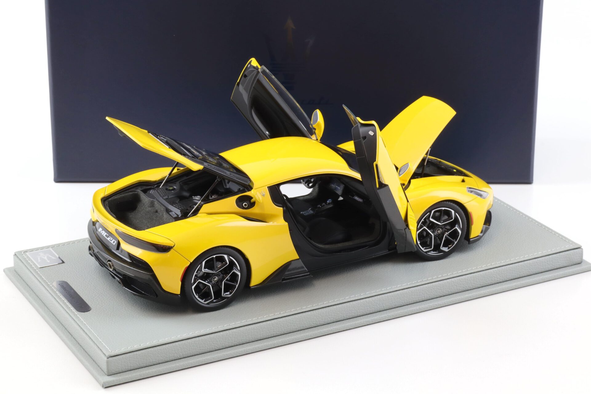 1:18 BBR Maserati MC20 Coupe 2020 Giallo Genio / Gloss black roof Die-Cast - Limited 50 pcs.