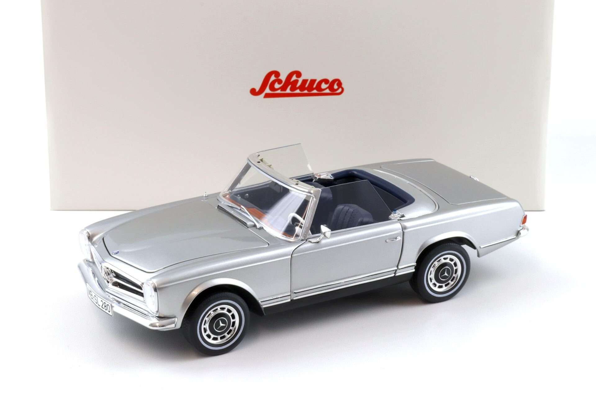 ID 95587 orig.jpg 1:18 Schuco Mercedes 280 SL Pagode W113 with Hardtop silver/ blue interior