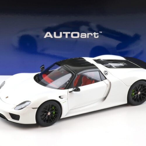 1:18 AUTOart Porsche 918 Spyder Weissach Package 2013 white/ red interior 77920