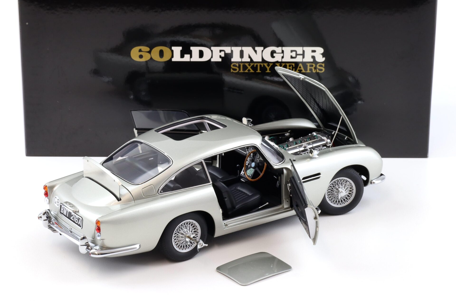 1:18 AUTOart Aston Martin DB5 James Bond 007 Goldfinger 60 Years silver 70296