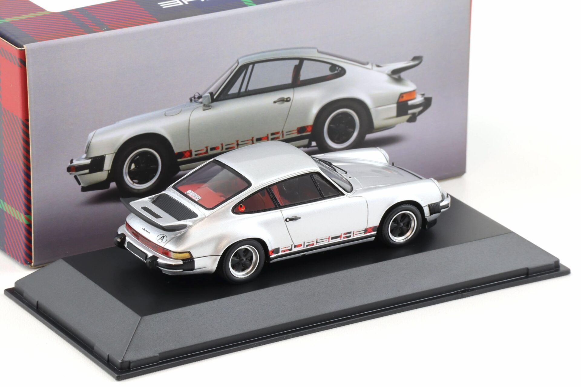 1:43 Spark Porsche 911 Turbo Coupe Nr.1 Louise 1974 silver MAP Porsche Museum