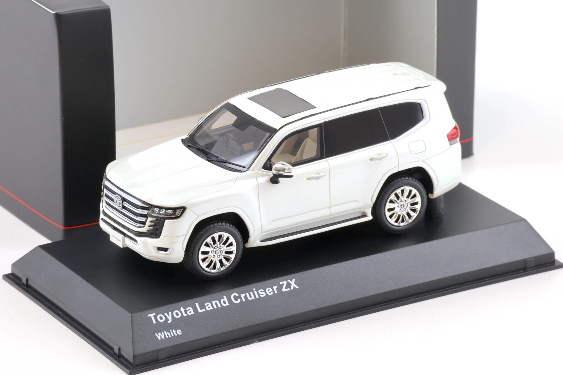 1:43 Kyosho Toyota Land Cruiser ZX white metallic KSR43119W