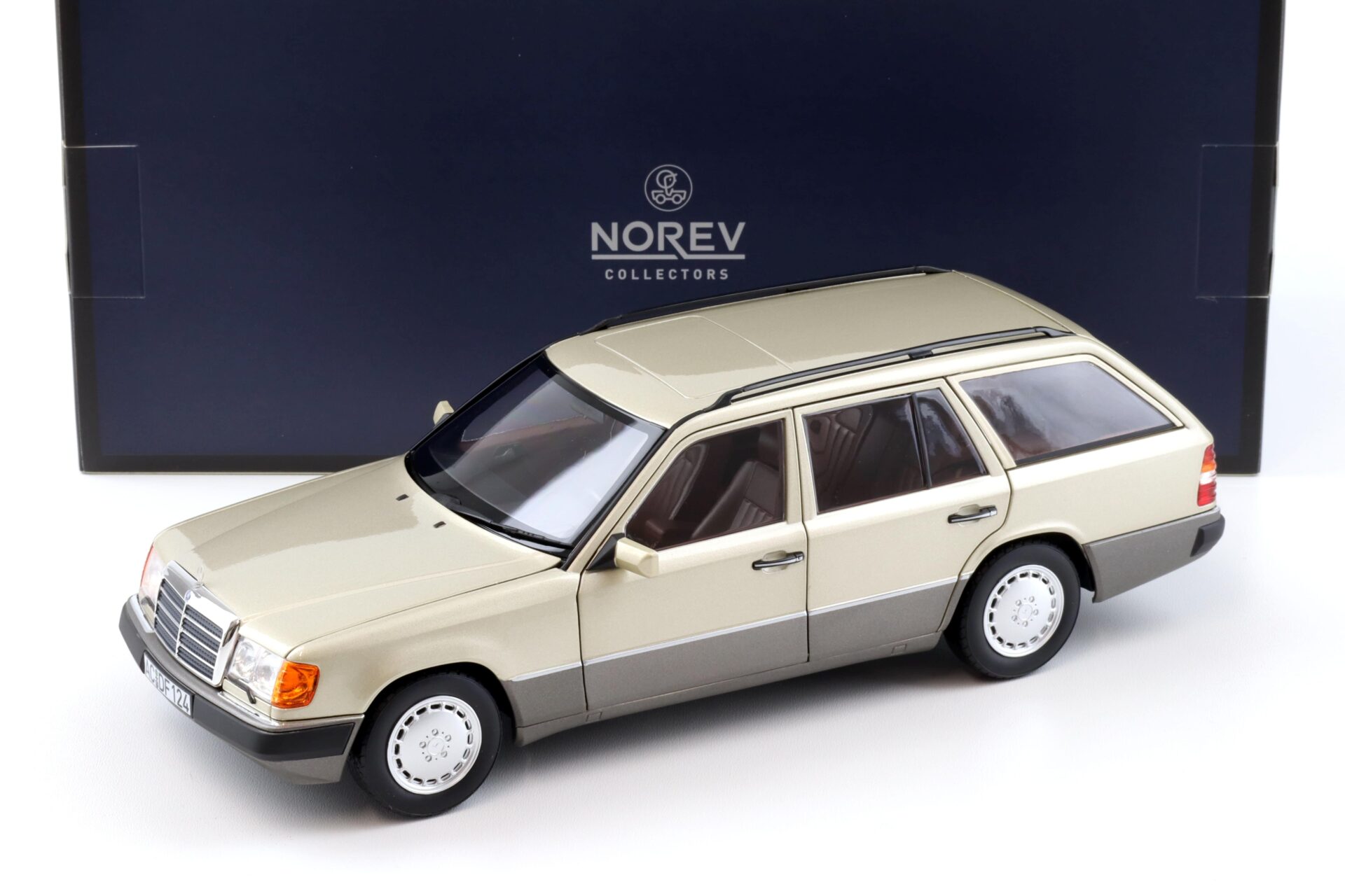 1:18 Norev Mercedes 300D T-Modell Estate S124 E-Class 1990 Smoke silver - Limited 200 pcs.