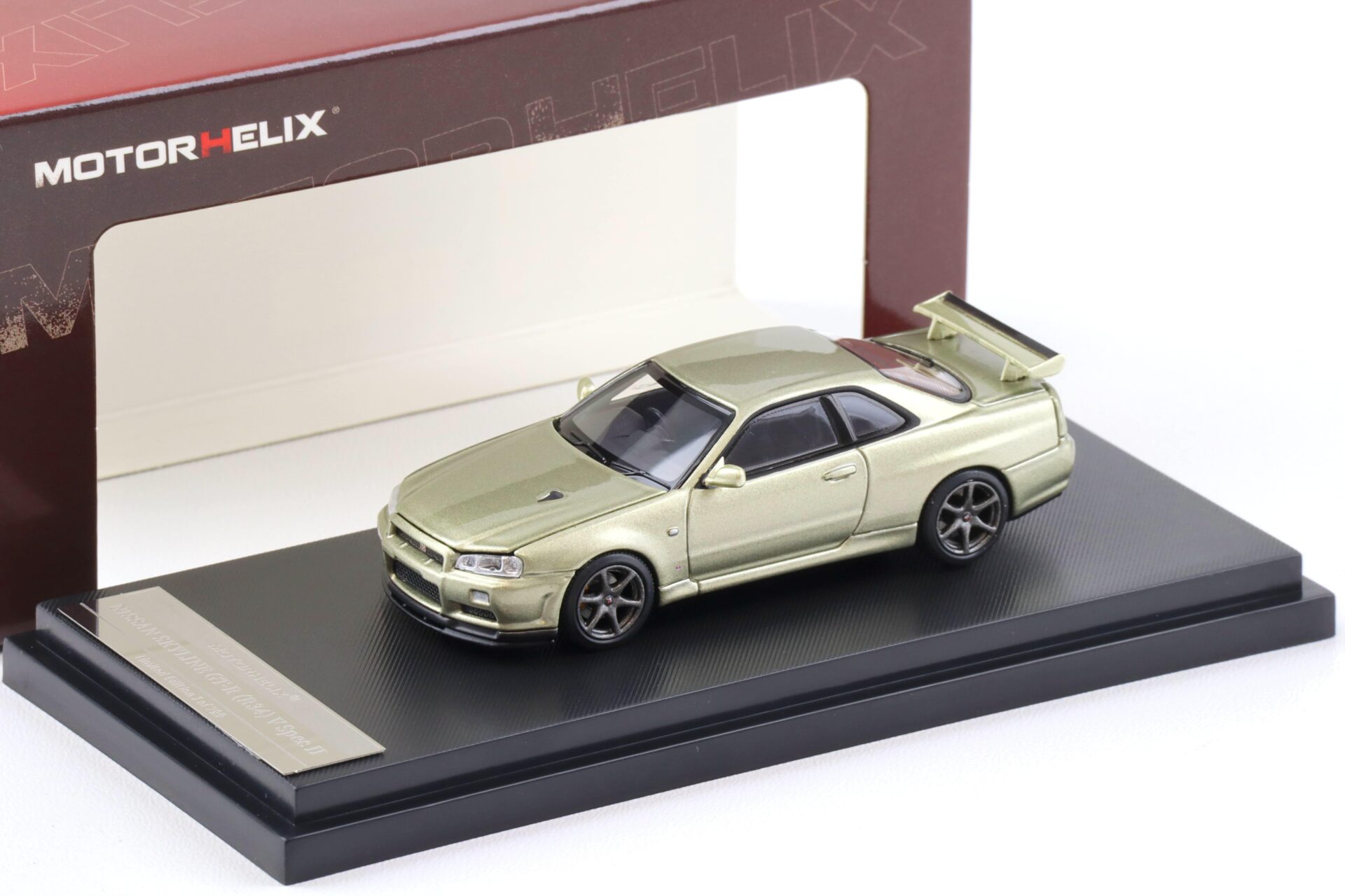 ID 95785 orig 1.jpg 1:64 Motorhelix Nissan Skyline GT-R R34 V Spec II Millenium Jade M63405