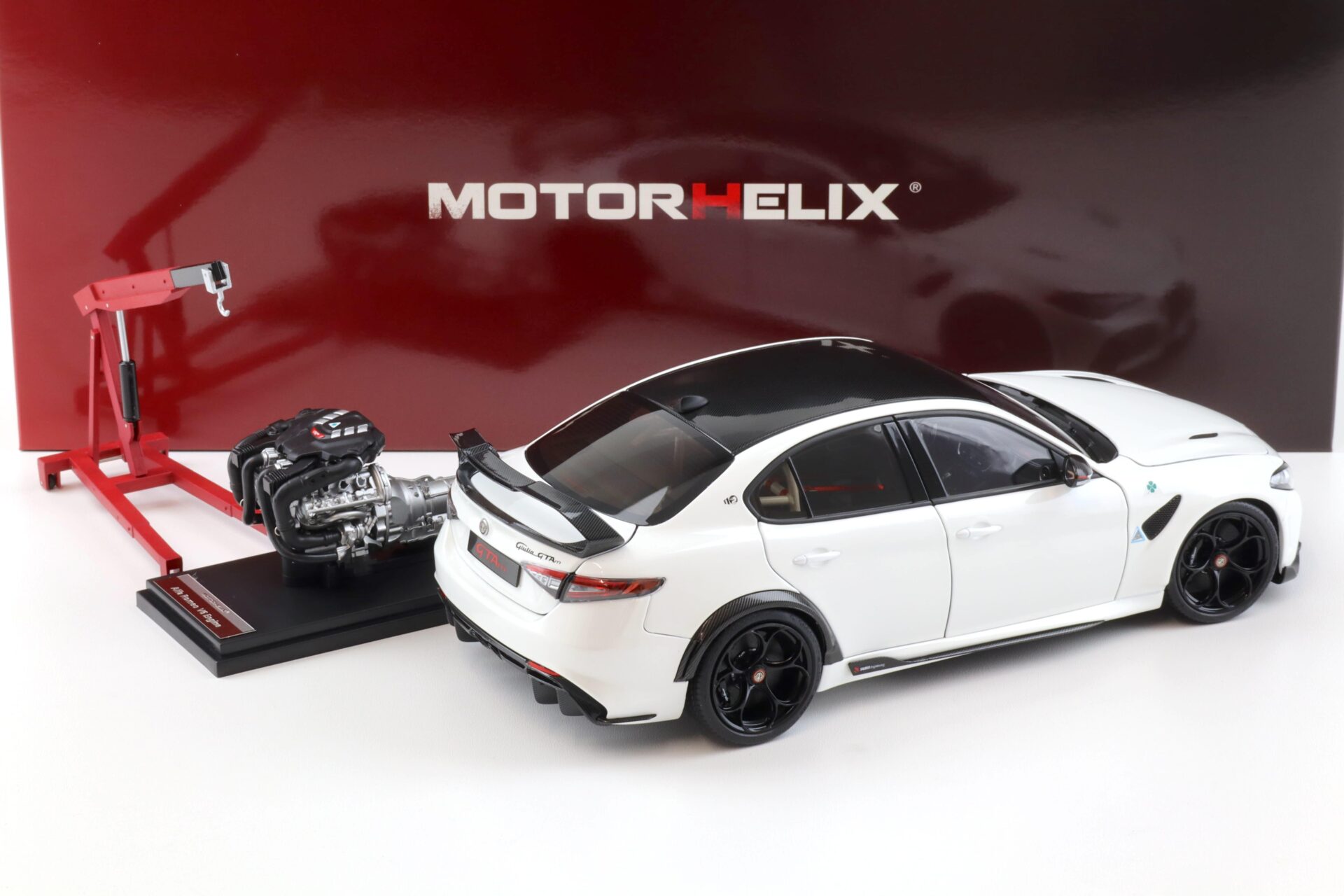 1:18 Motorhelix Alfa Romeo Giulia GTAm Bianco Trofed white + engine Die-Cast M89006
