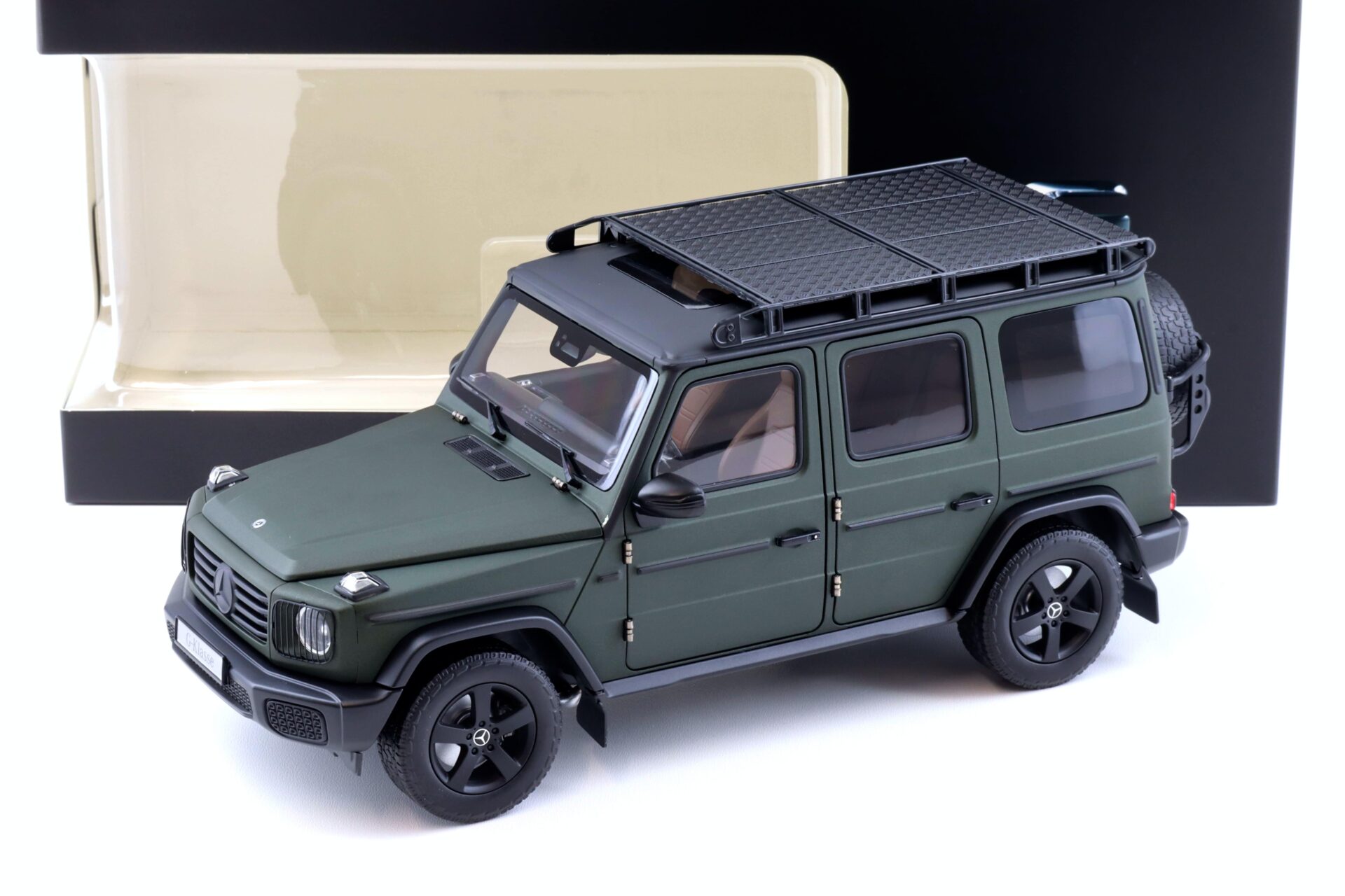 1:18 Norev Mercedes G-Klasse G500 Professional Line W463 oliv magno 2024 DEALER VERSION