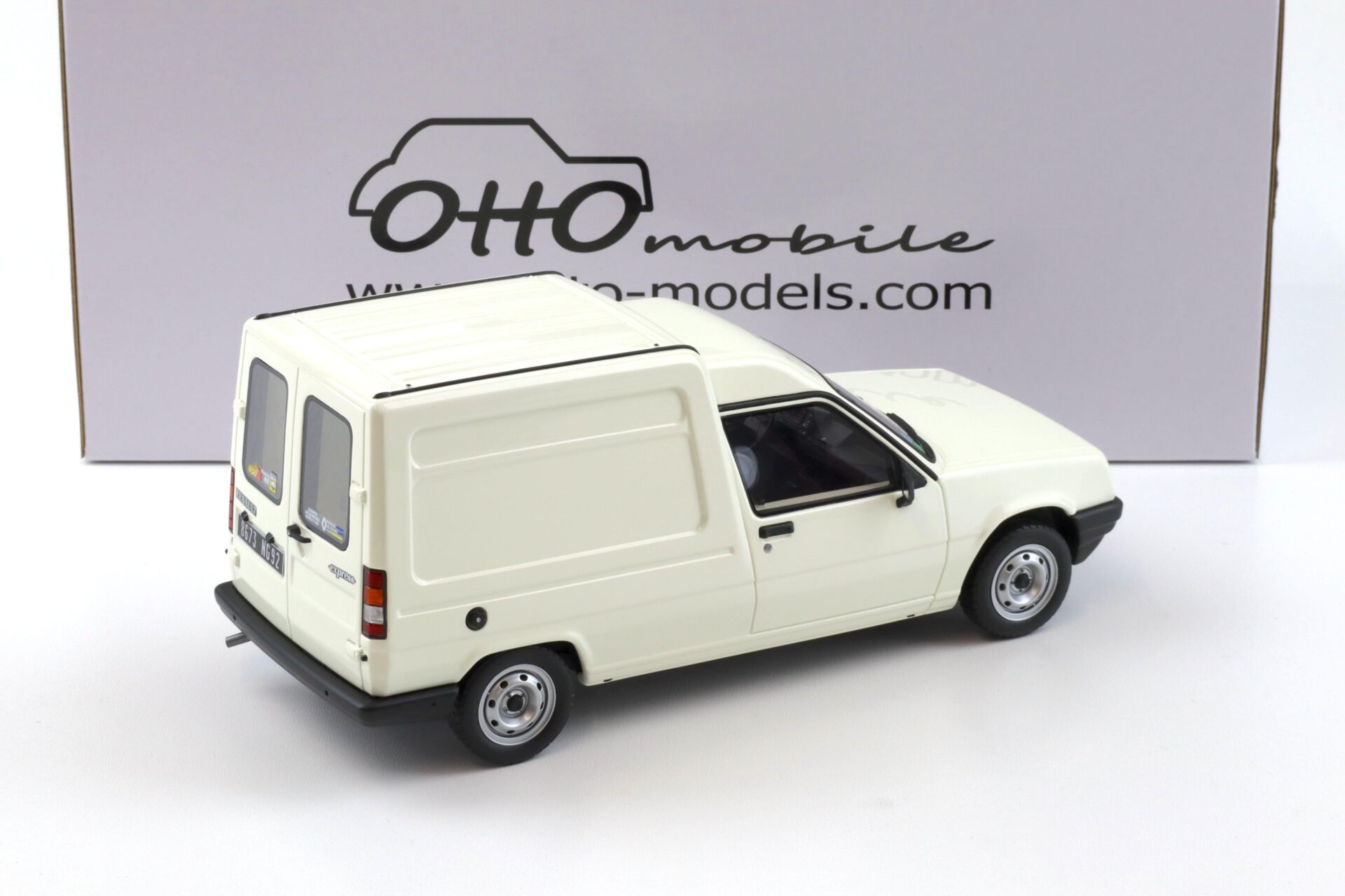 1:18 OTTO mobile OT466 Renault Express Van blanc Panda white 1985