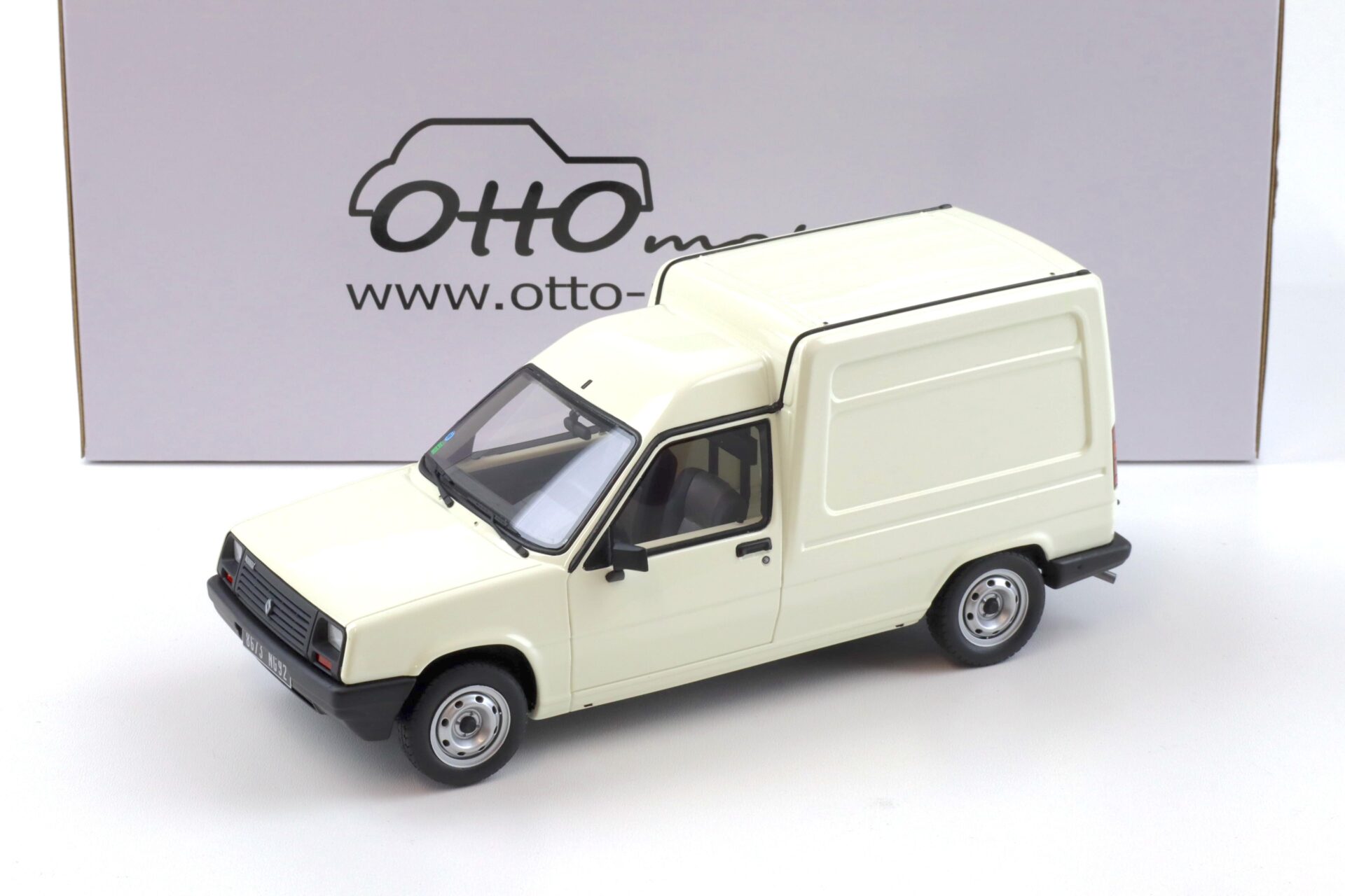 1:18 OTTO mobile OT466 Renault Express Van blanc Panda white 1985