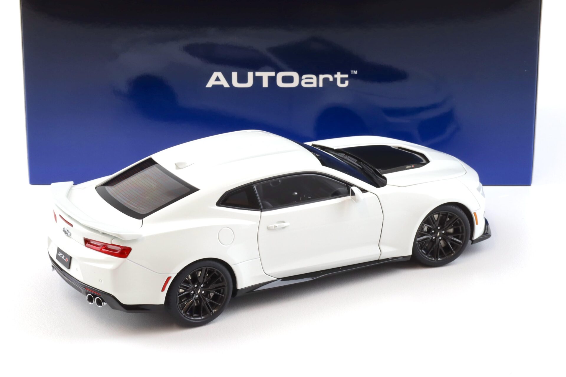 1:18 AUTOart Chevrolet Camaro ZL1 Coupe 2017 summit white 71206